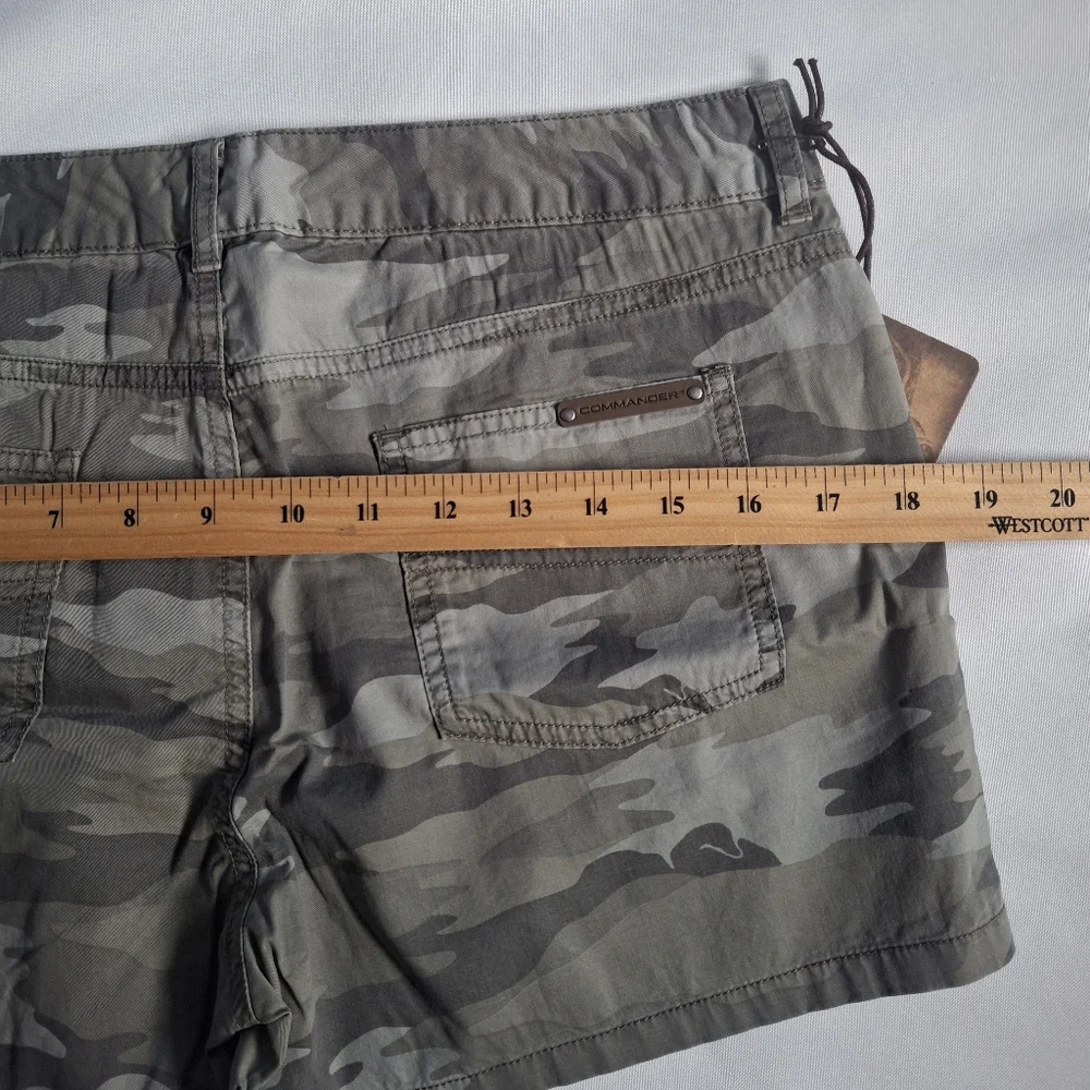 Commander Riggs  twill short‎ women's Green Camo size 2